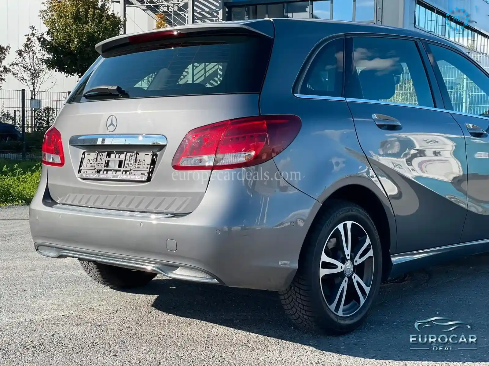 Mercedes-Benz B 180