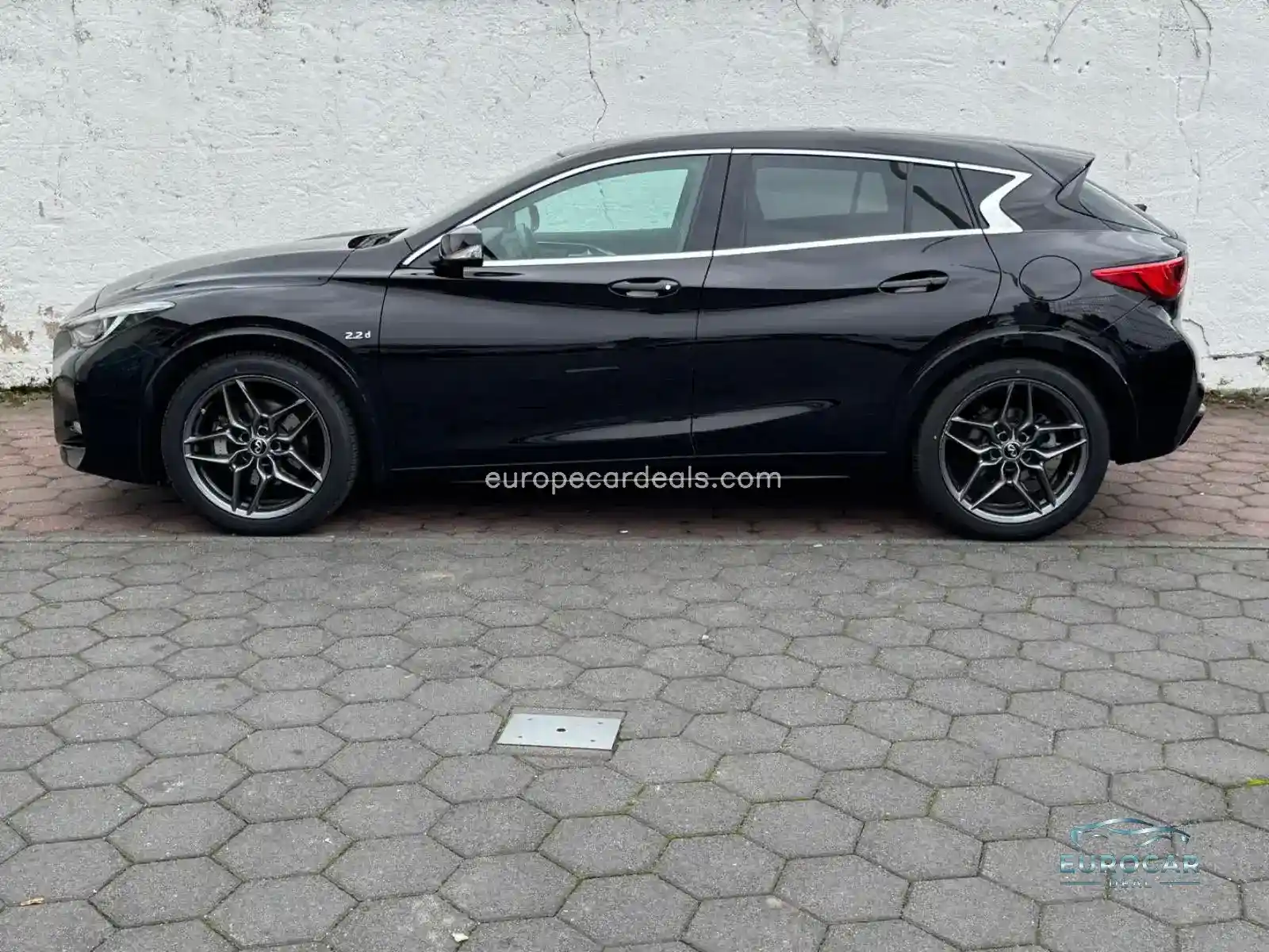 Infiniti Q30