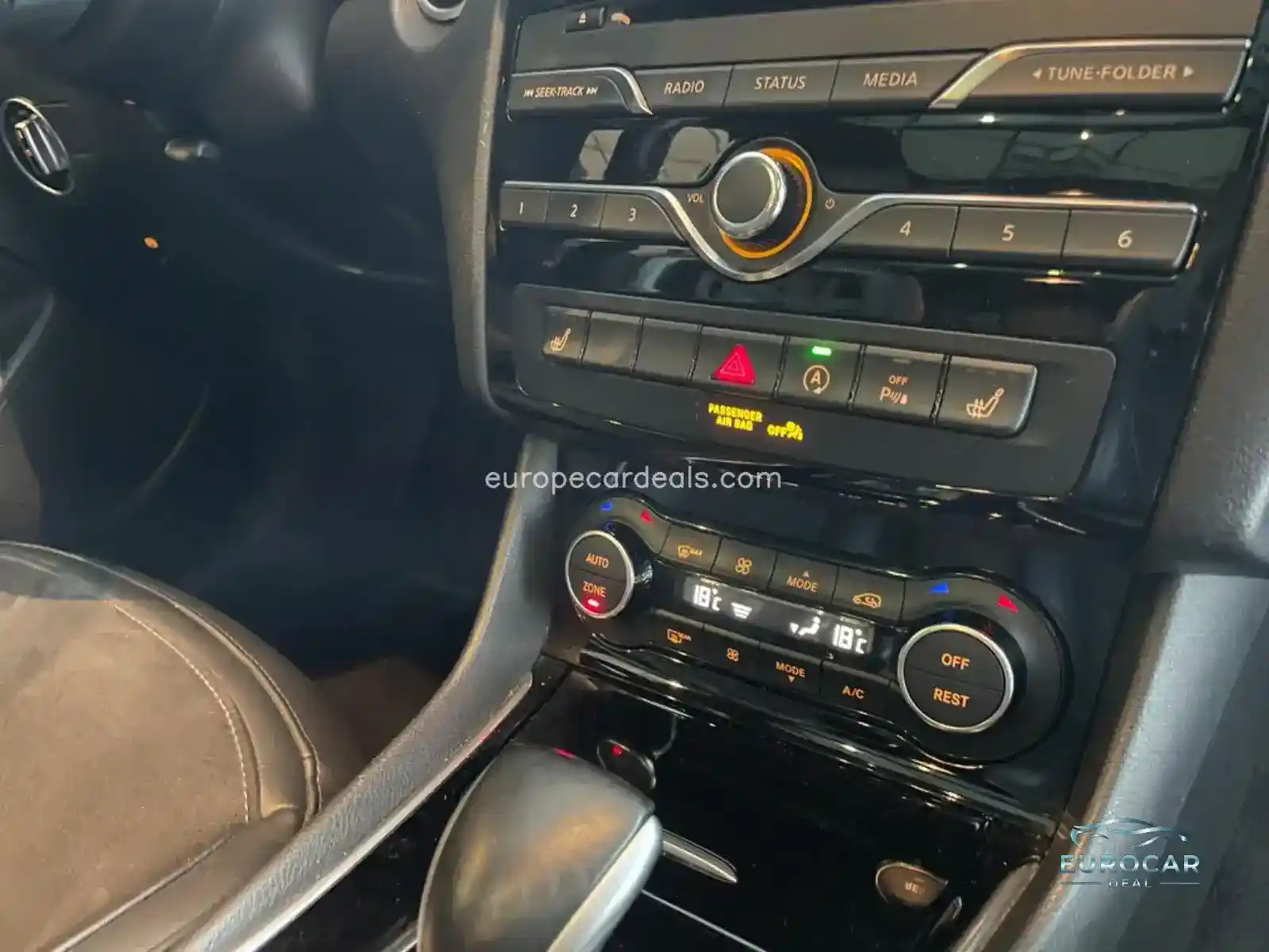 Infiniti Q30