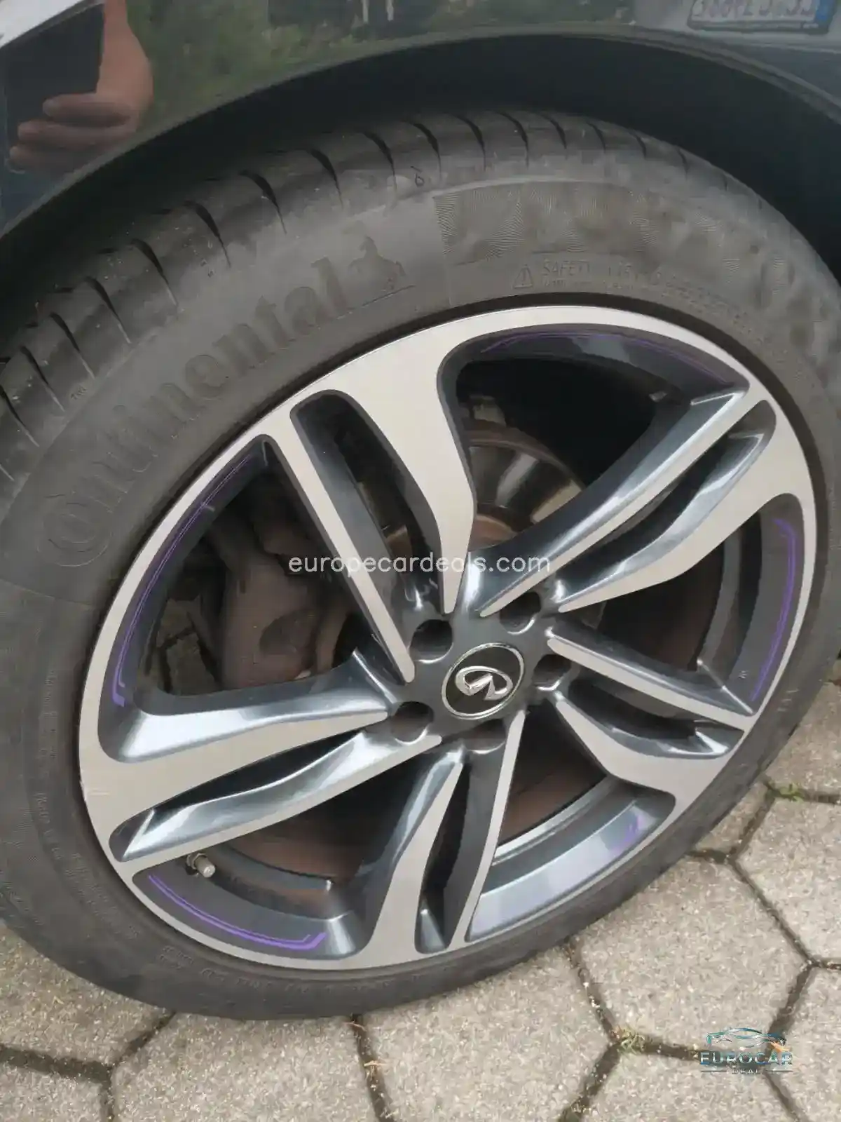 Infiniti Q30