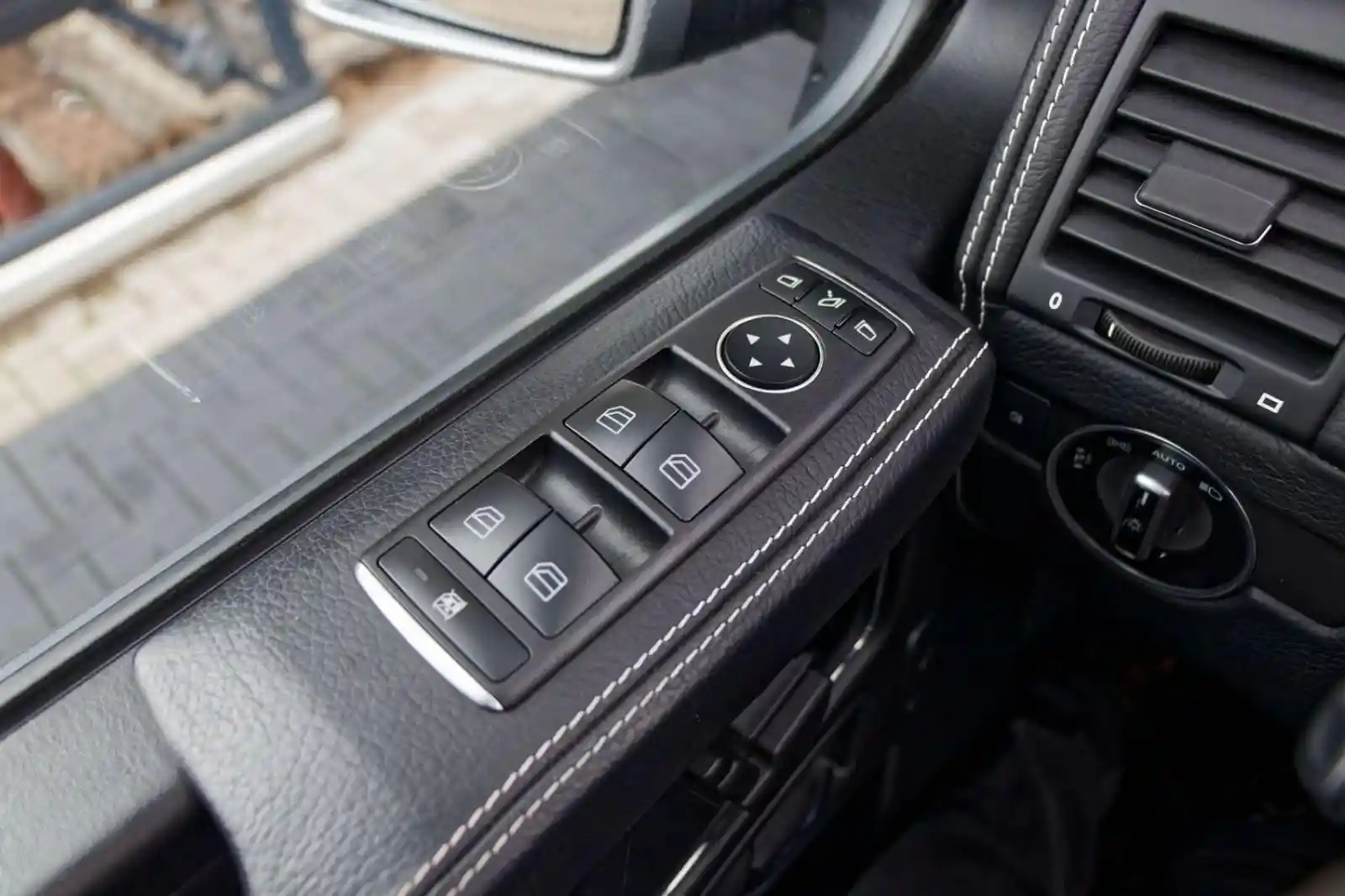 Mercedes-Benz G 500