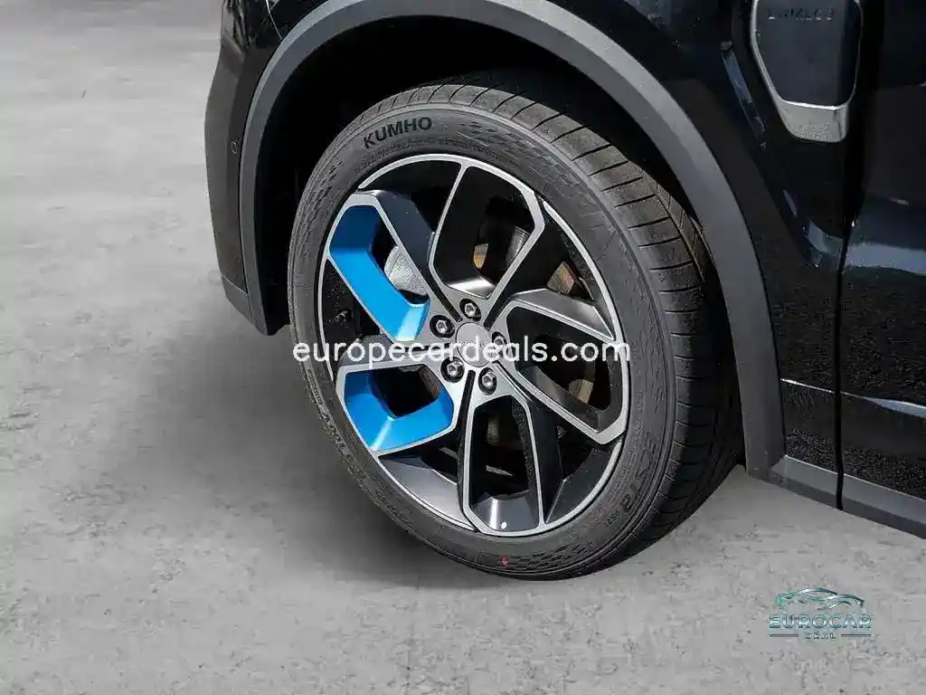 Lynk&Co 01