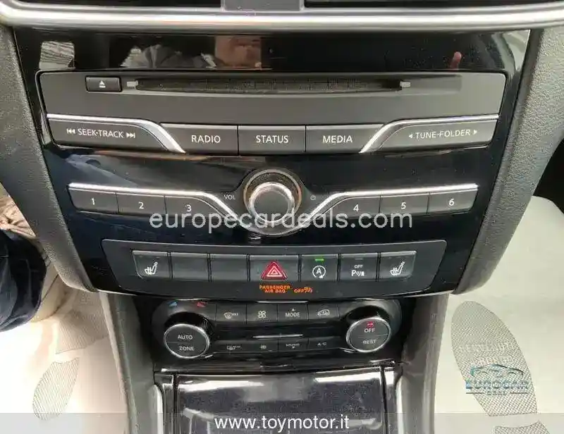 Infiniti Q30