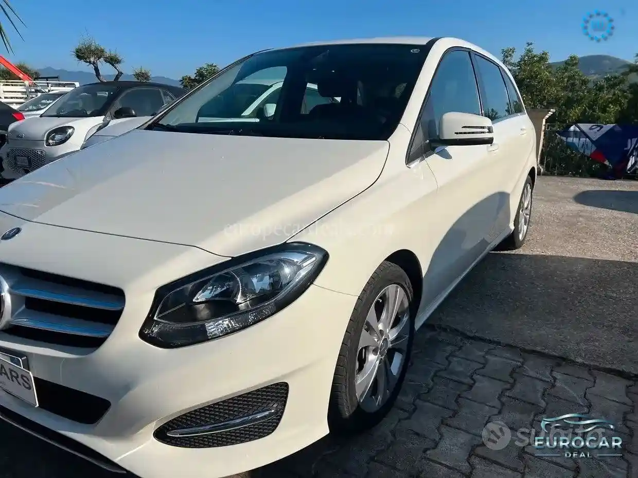 Mercedes-Benz B 180