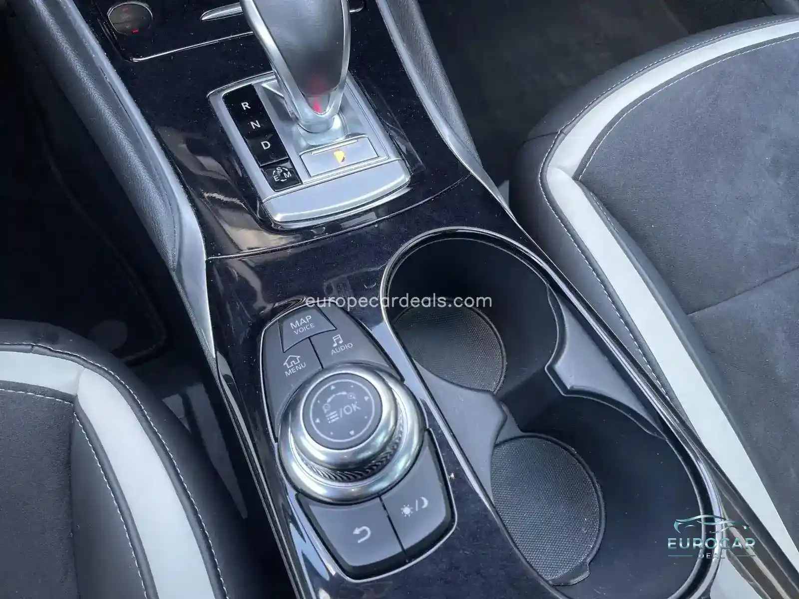 Infiniti Q30