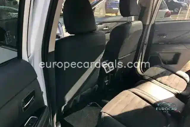 Mitsubishi Plug-in Hybrid Outlander