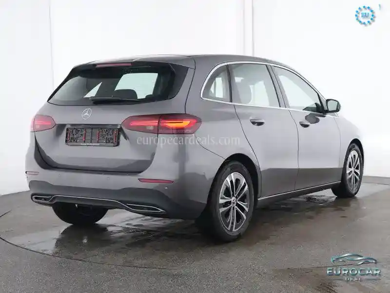 Mercedes-Benz B 180