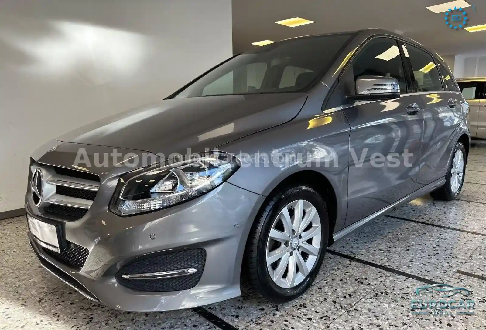 Mercedes-Benz B 180