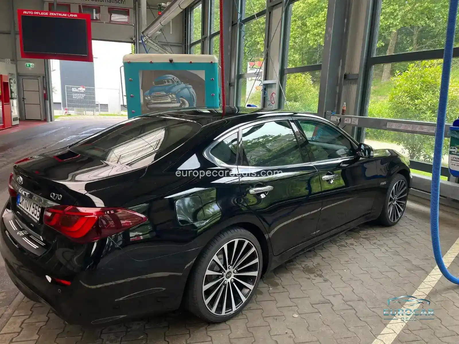 Infiniti Q70