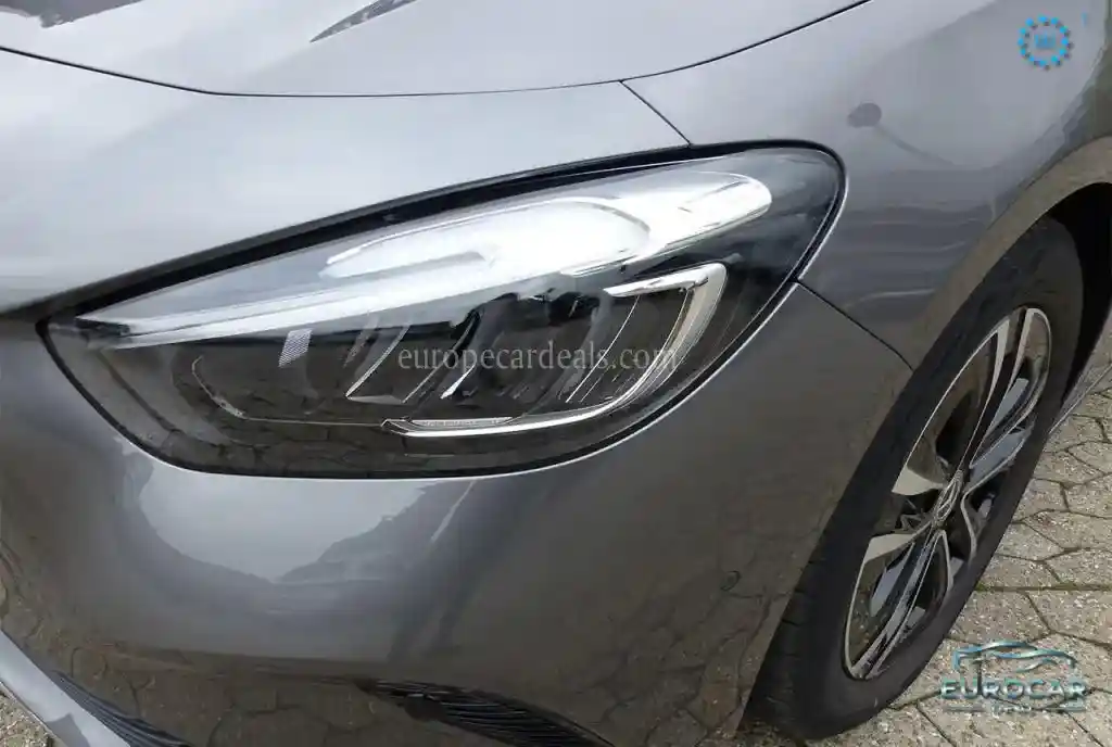 Mercedes-Benz B 180