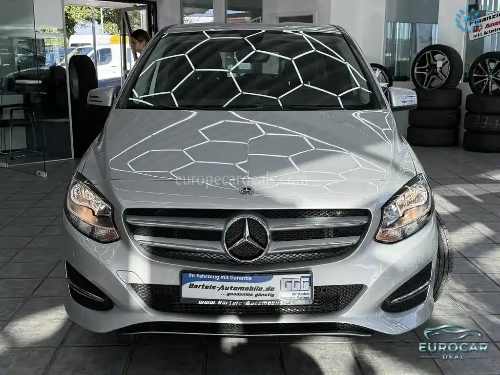 Mercedes-Benz B 180