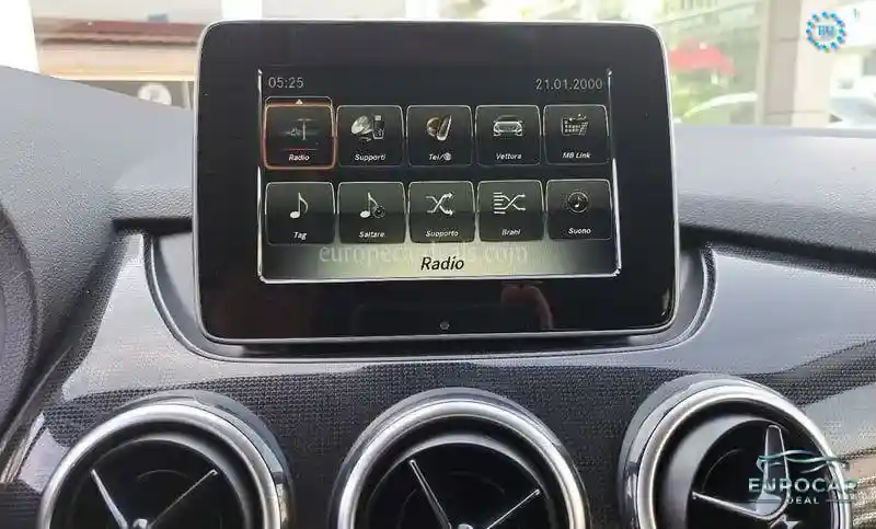 Mercedes-Benz B 180