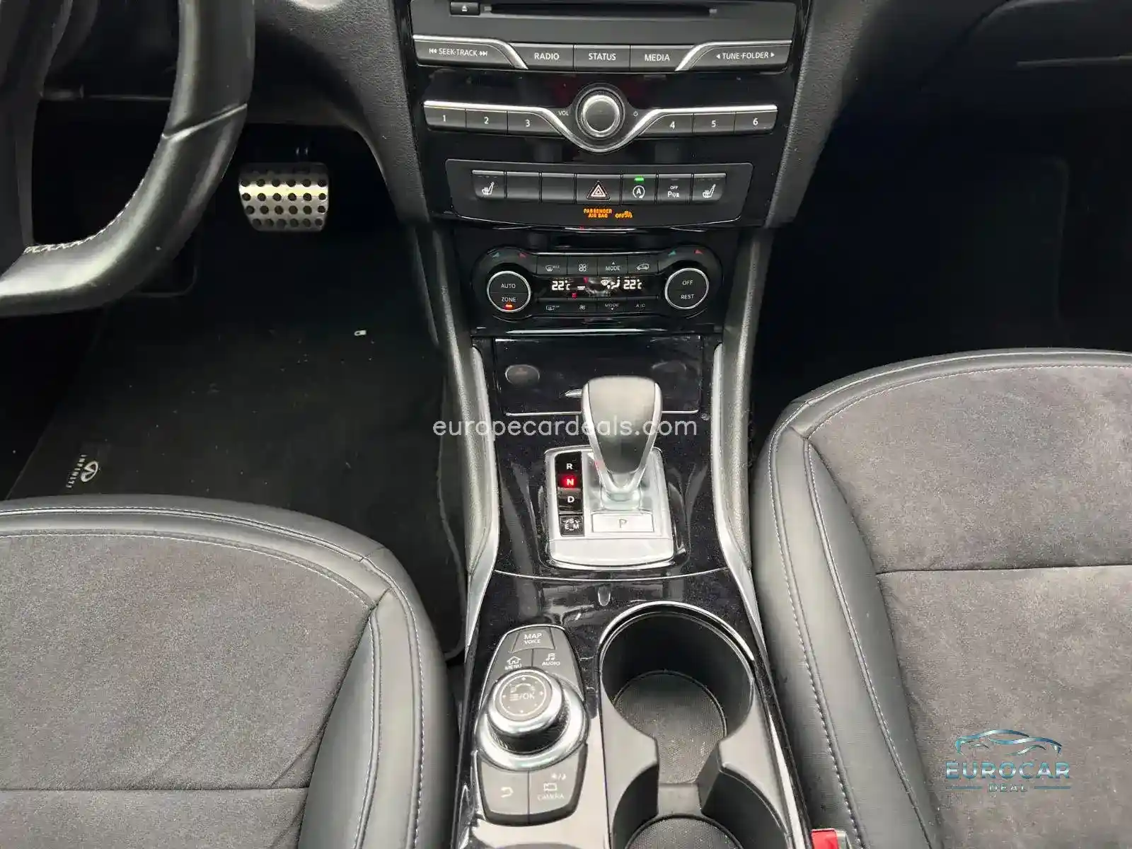Infiniti Q30