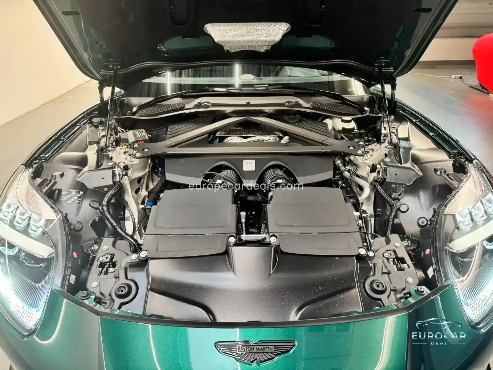 Aston Martin DB12