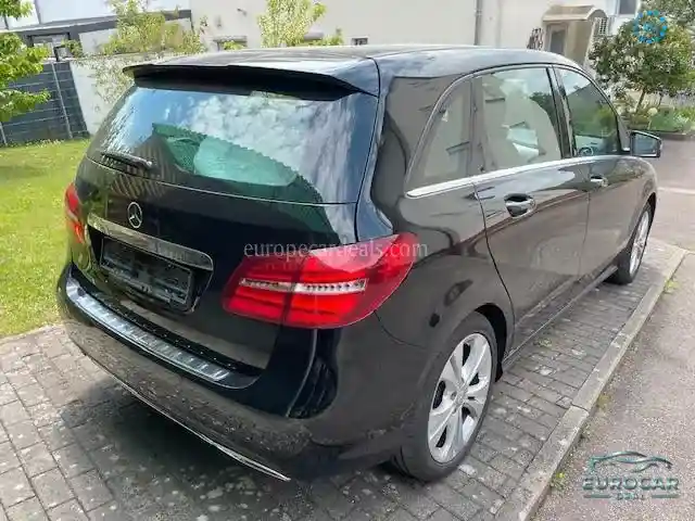 Mercedes-Benz B 180