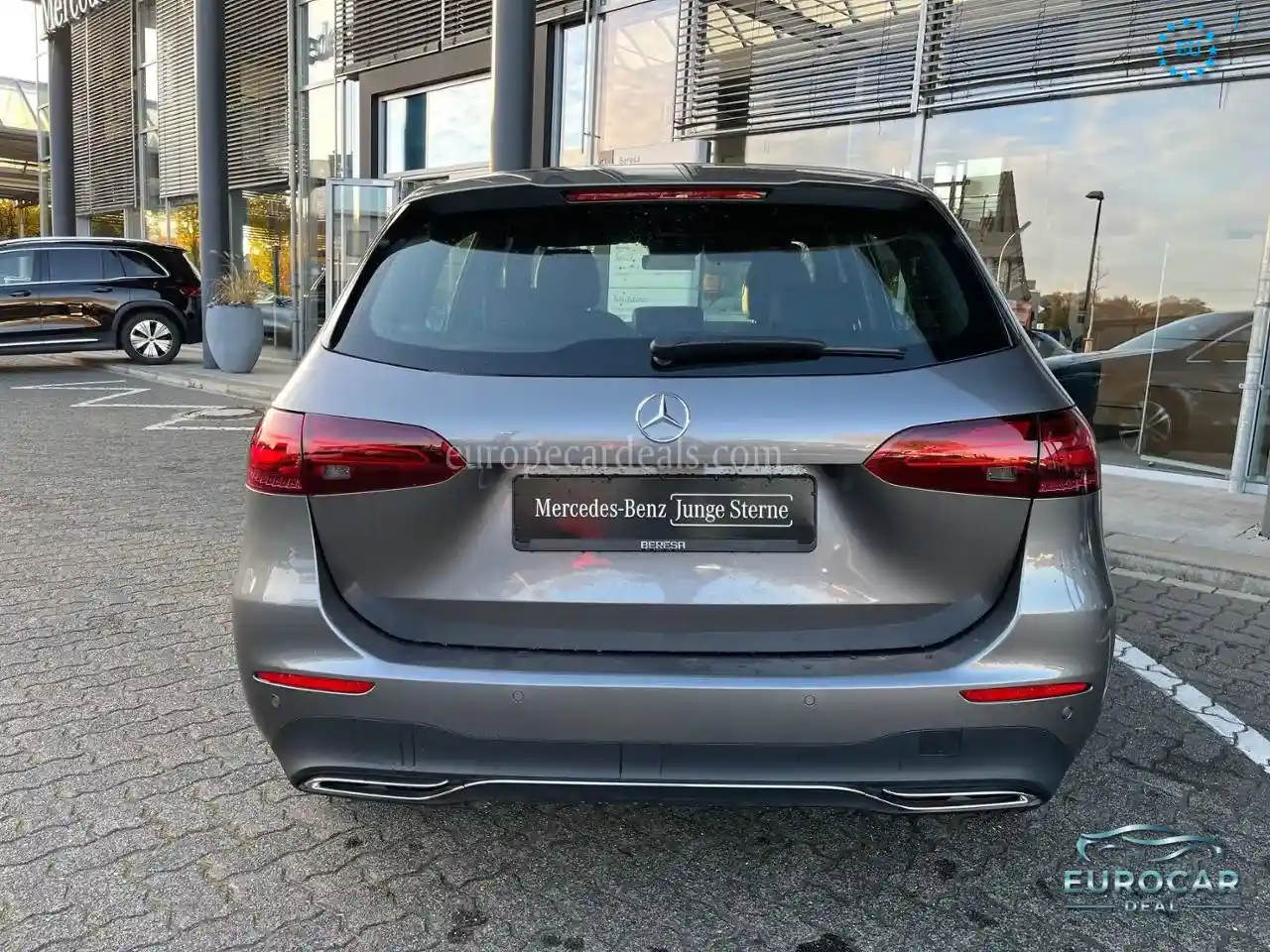 Mercedes-Benz B 180