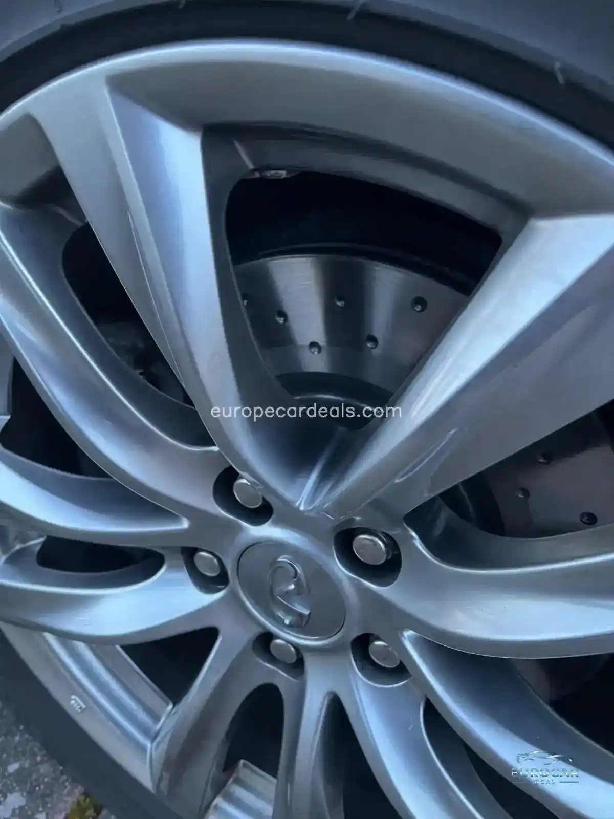 Infiniti Q70