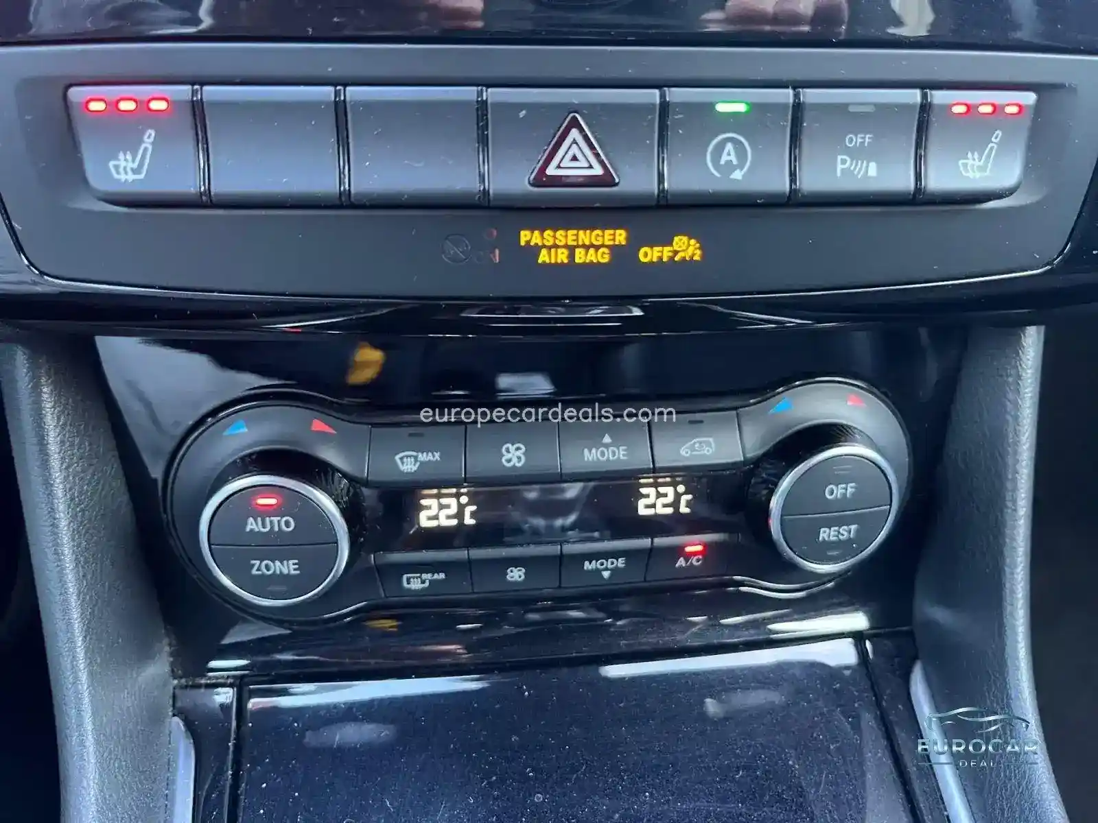 Infiniti Q30