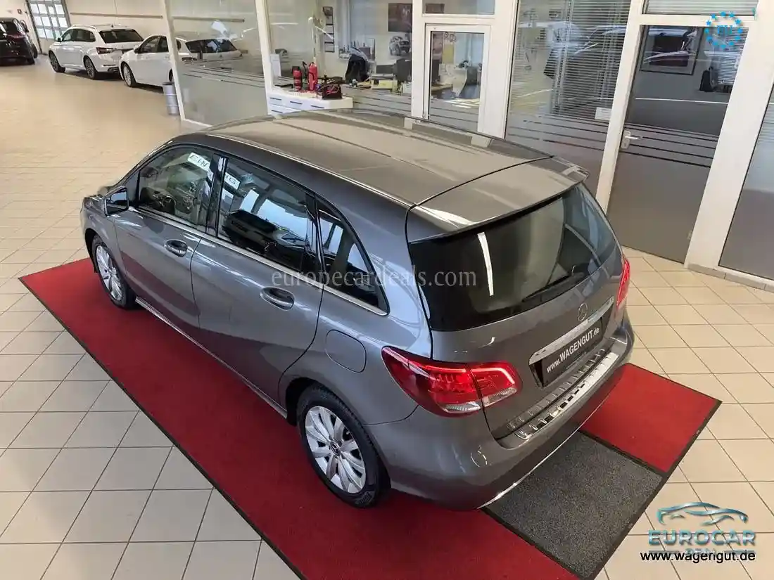 Mercedes-Benz B 180