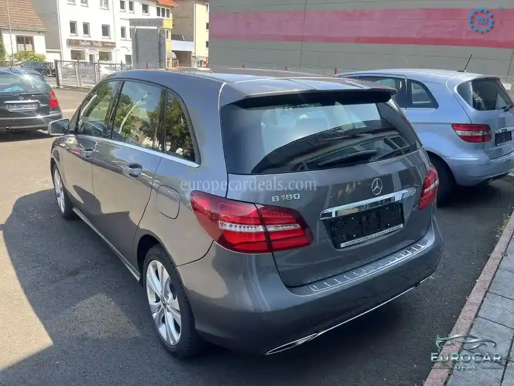 Mercedes-Benz B 180