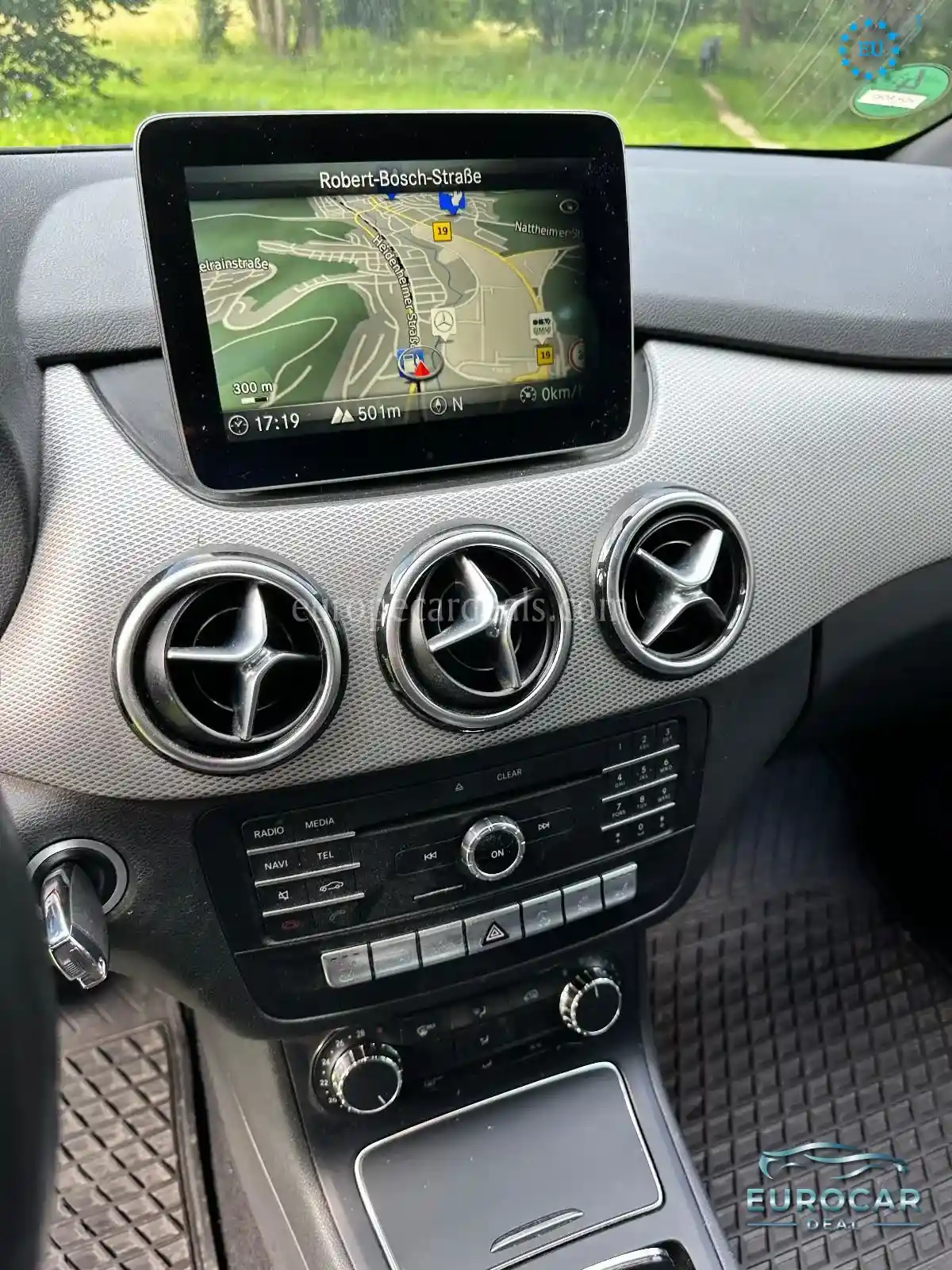 Mercedes-Benz B 180
