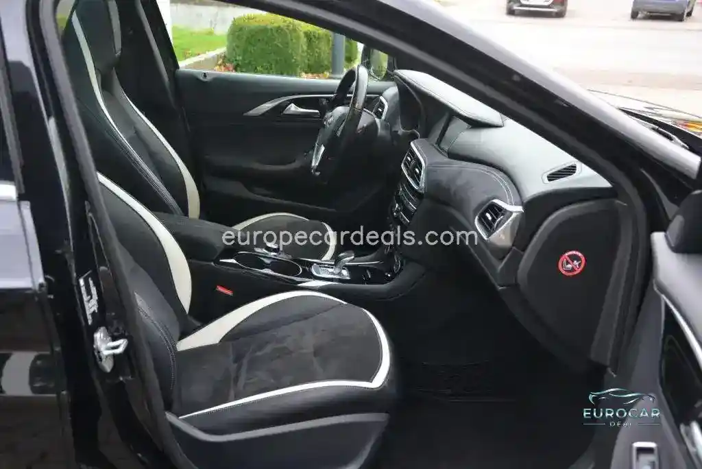 Infiniti Q30