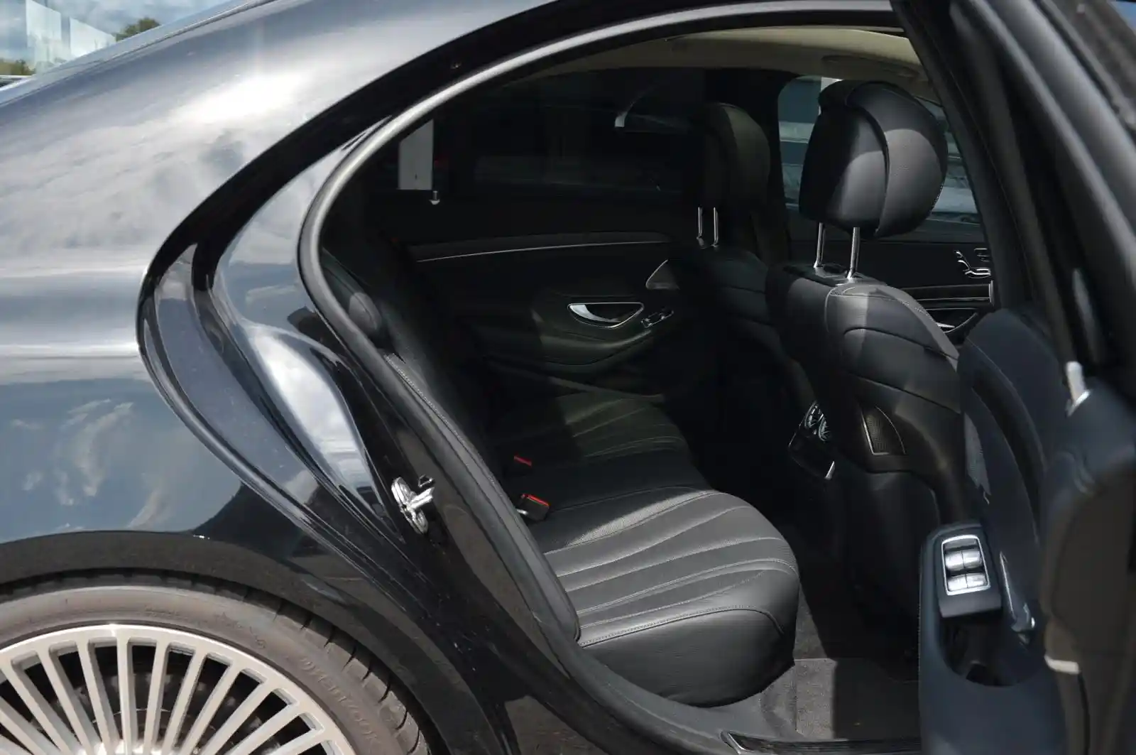 Mercedes-Benz S 560