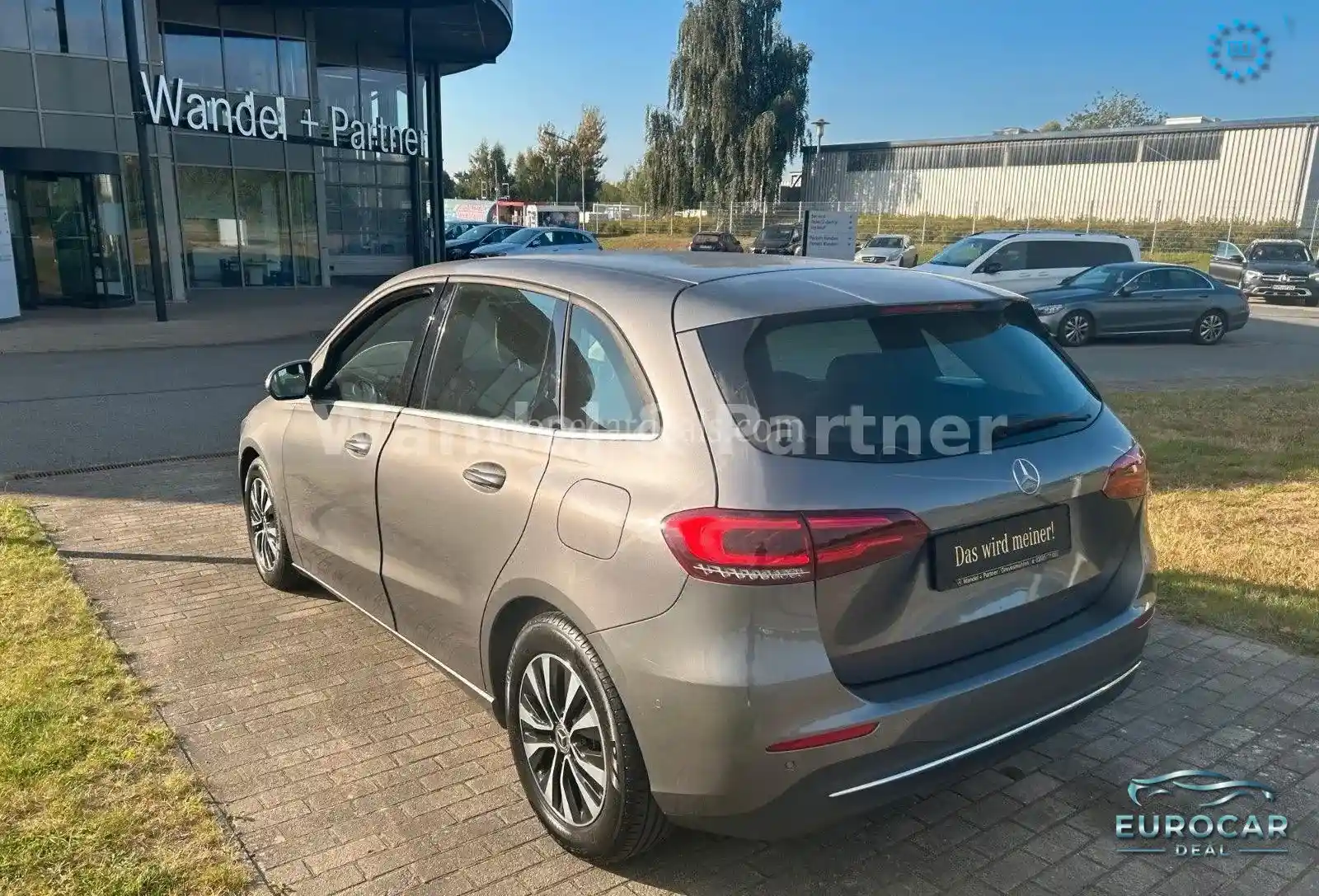 Mercedes-Benz B 180