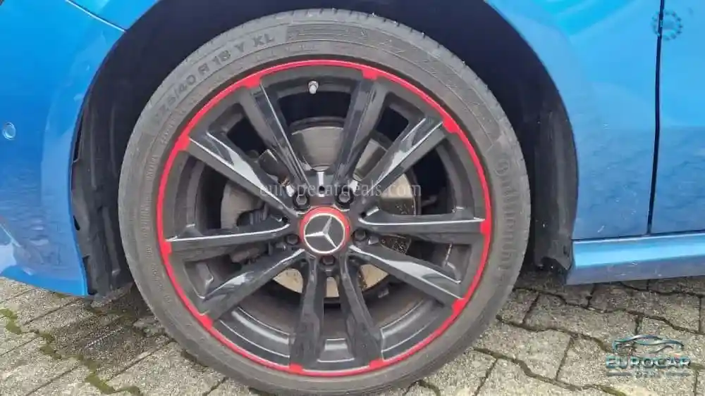 Mercedes-Benz A 220