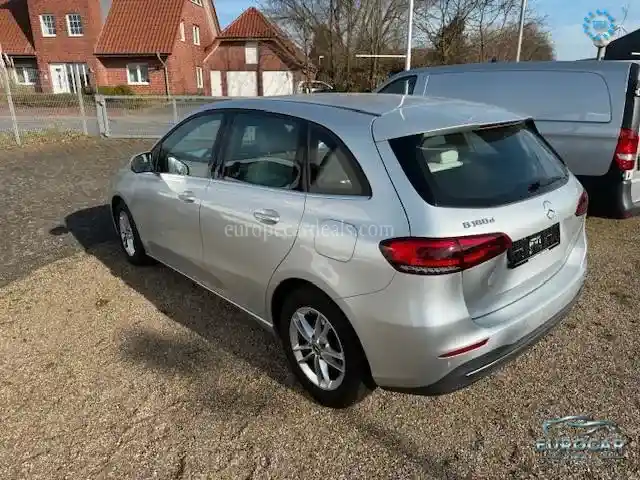 Mercedes-Benz B 180
