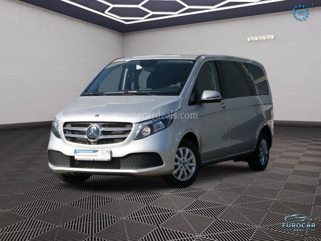 Mercedes-Benz V 220
