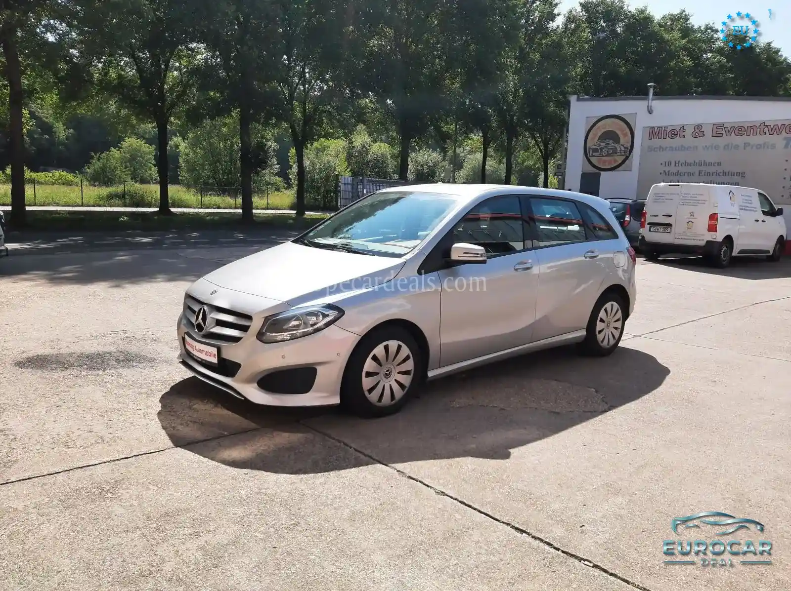 Mercedes-Benz B 180