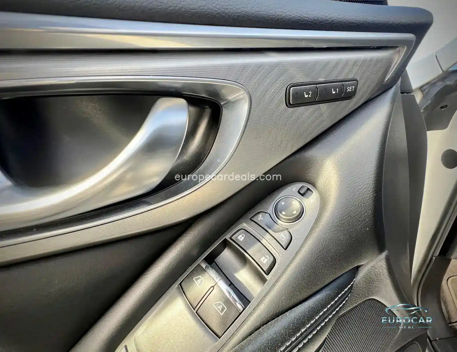 Infiniti Q60