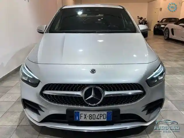 Mercedes-Benz B 180