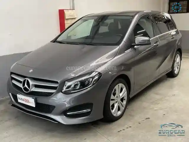 Mercedes-Benz B 180
