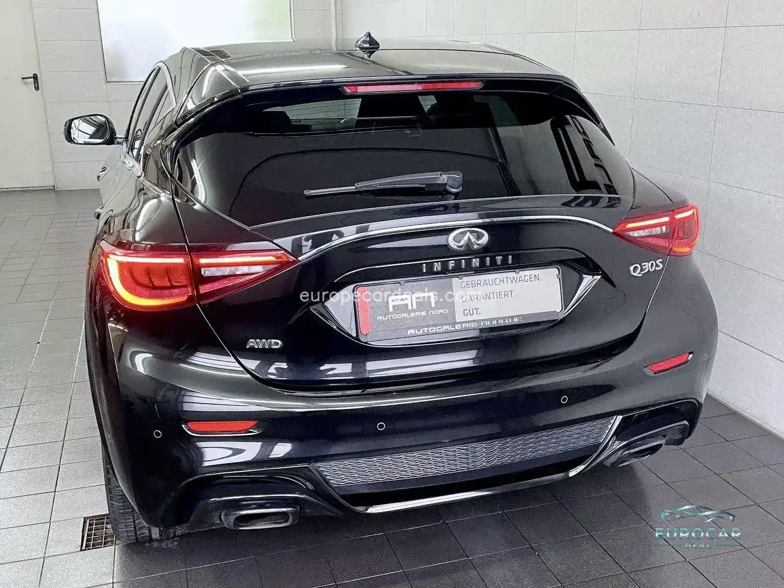 Infiniti Q30