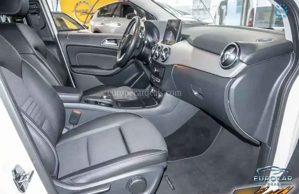 Mercedes-Benz B 220