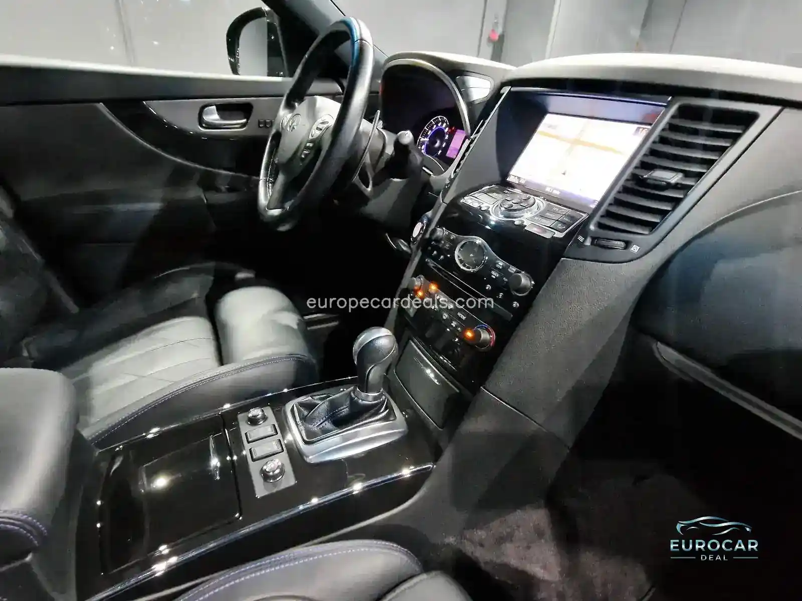 Infiniti QX70