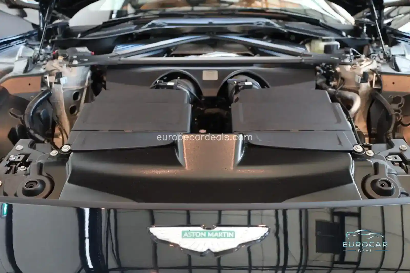 Aston Martin DB12