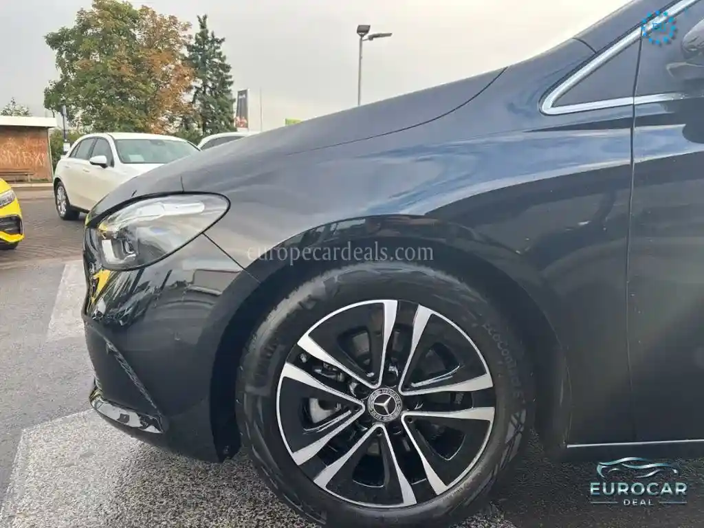 Mercedes-Benz B 180