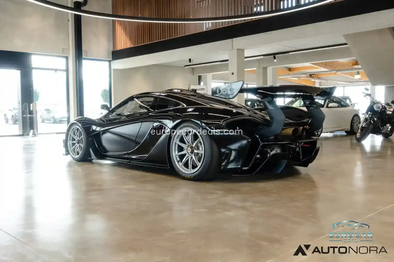 McLaren P1