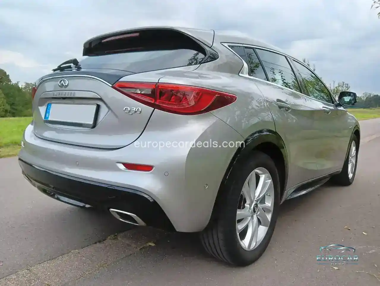 Infiniti Q30