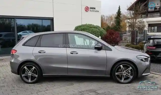 Mercedes-Benz B 220
