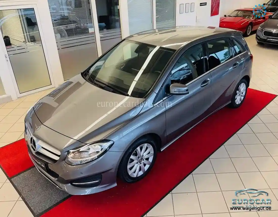 Mercedes-Benz B 180