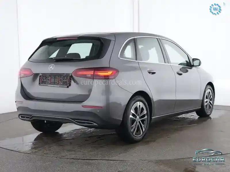 Mercedes-Benz B 180