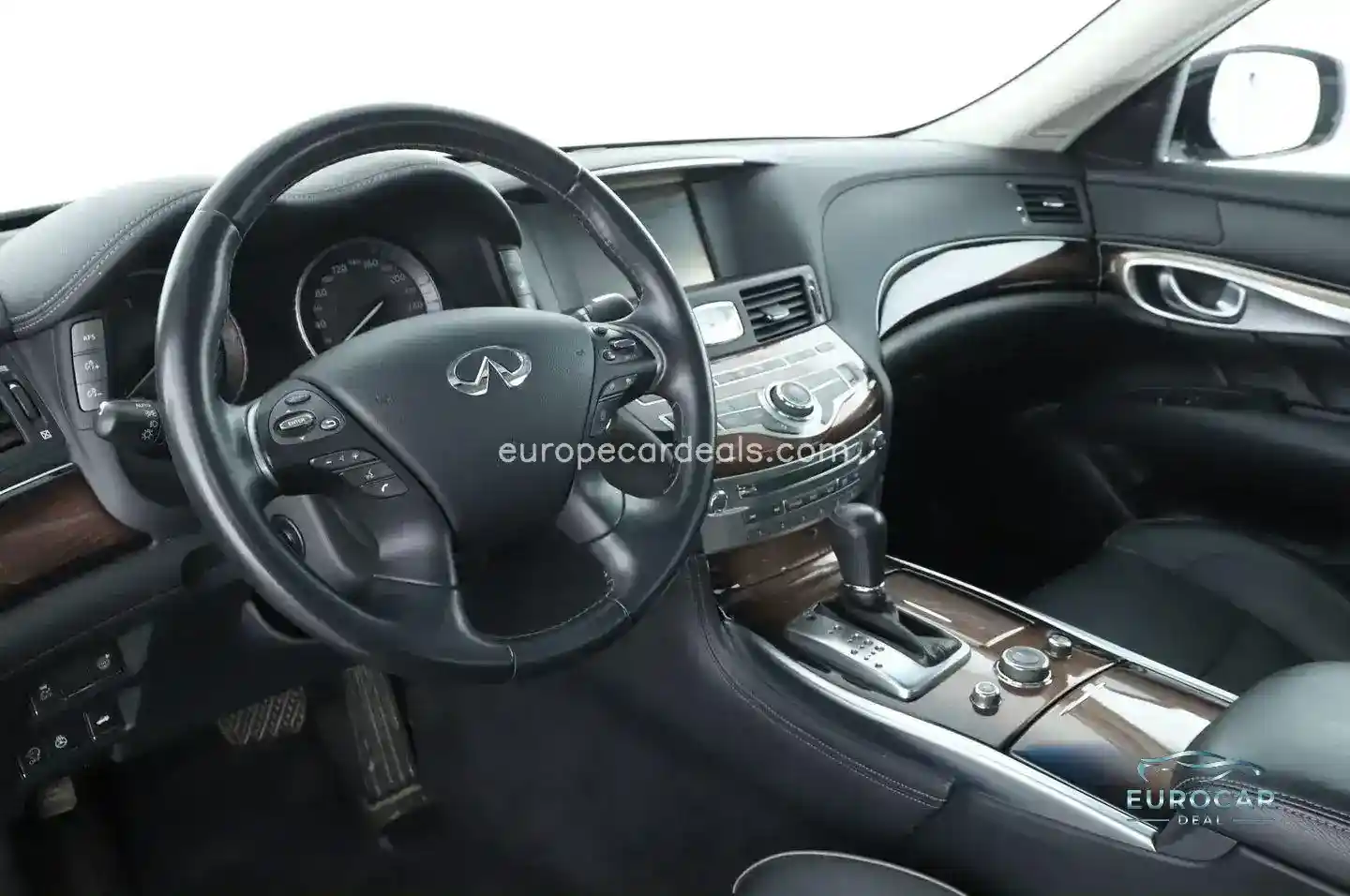 Infiniti Q70