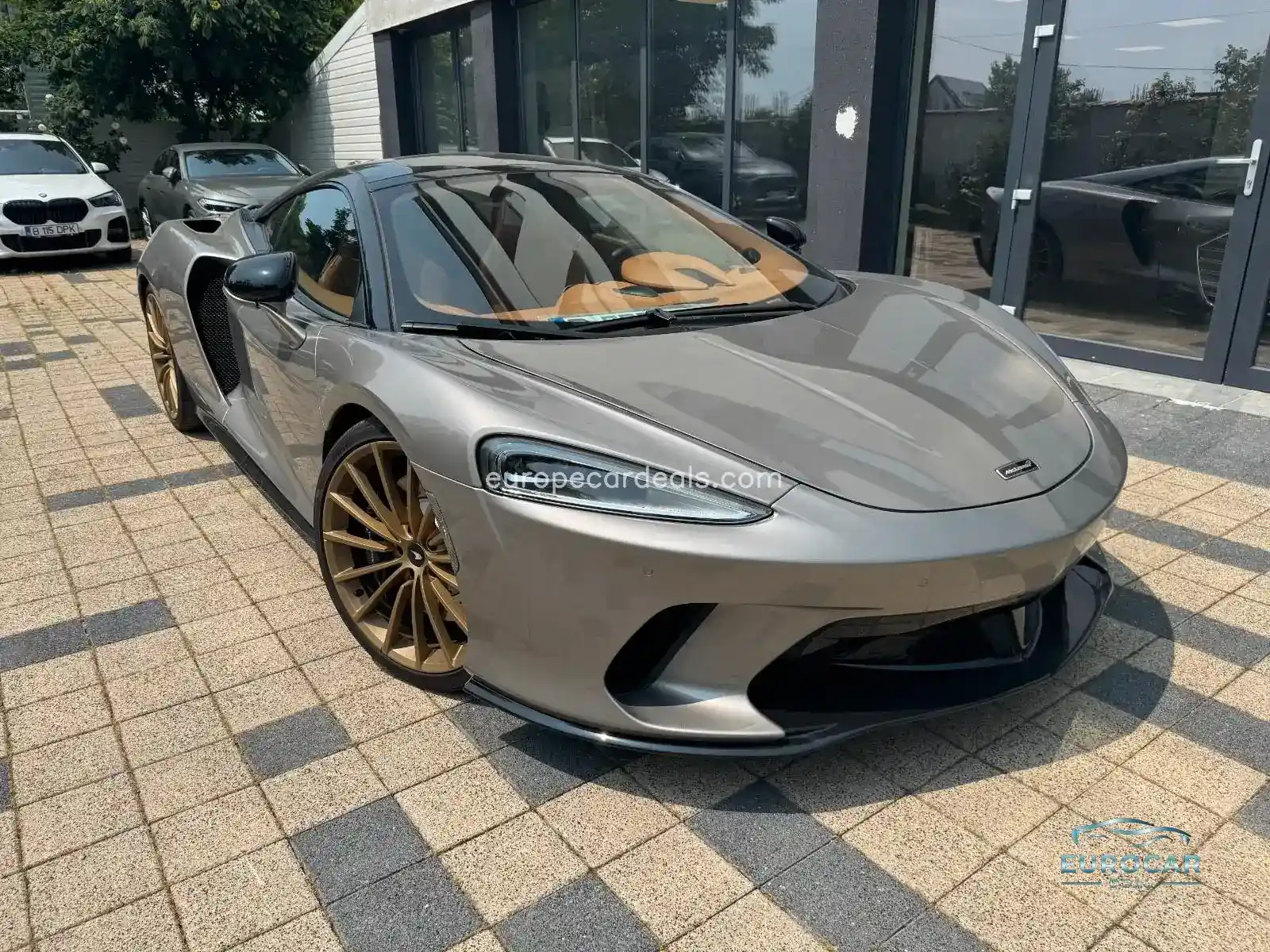 McLaren GT