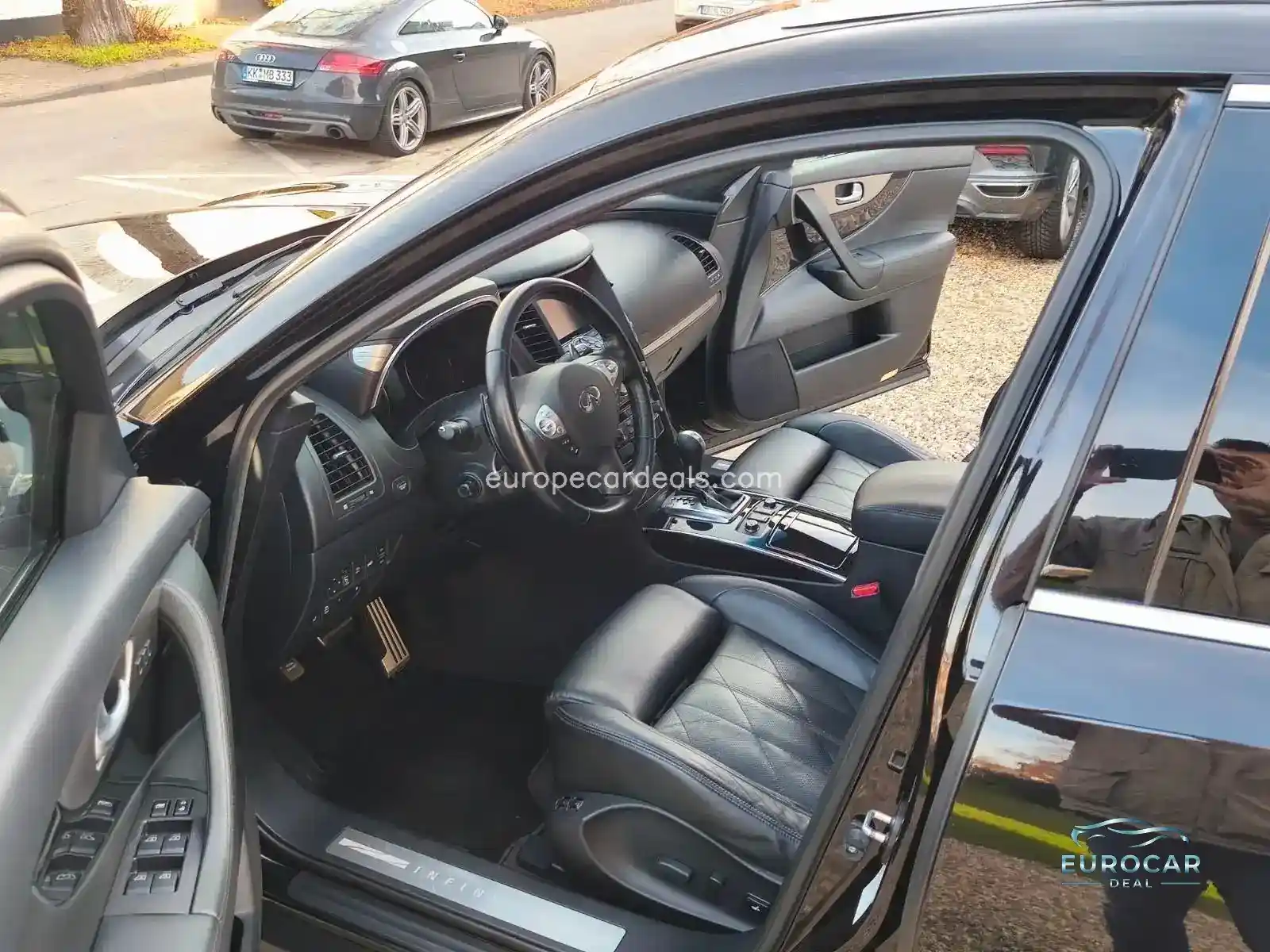 Infiniti QX70