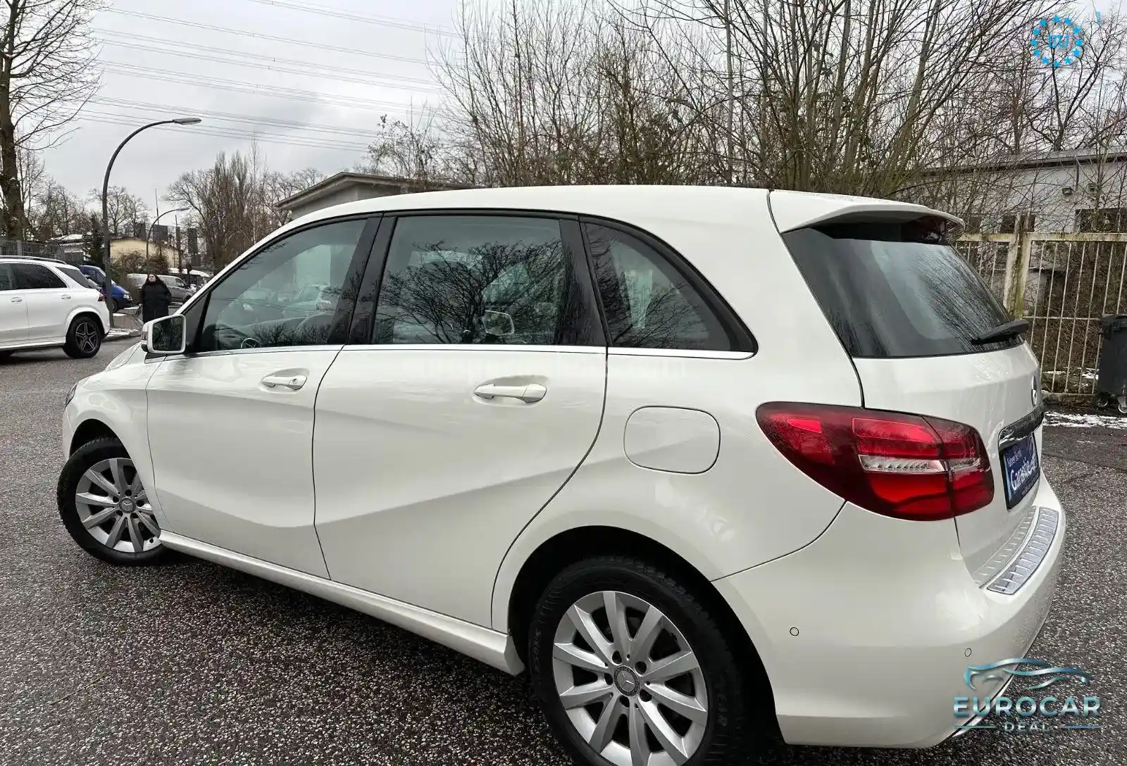 Mercedes-Benz B 180