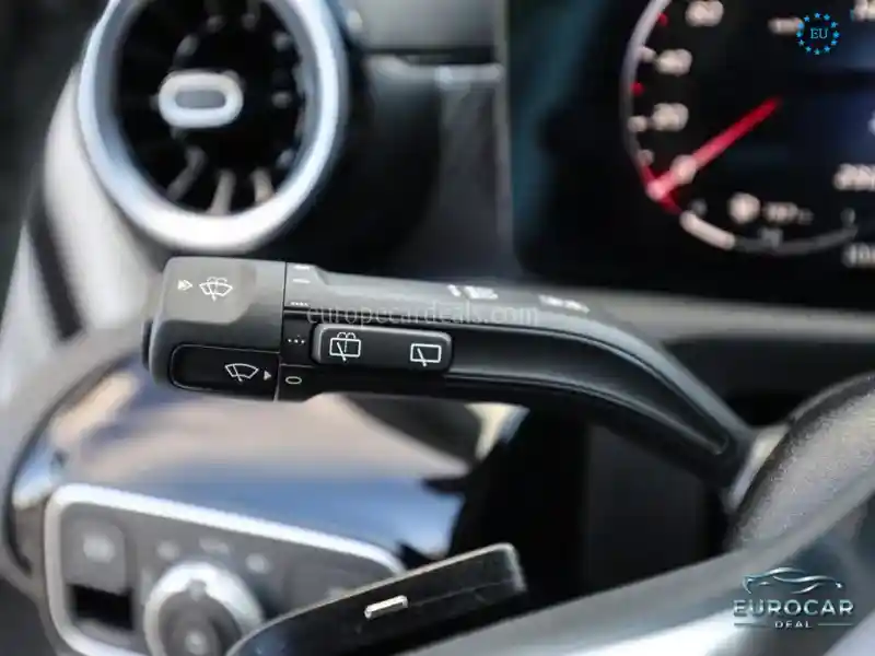 Mercedes-Benz A 220